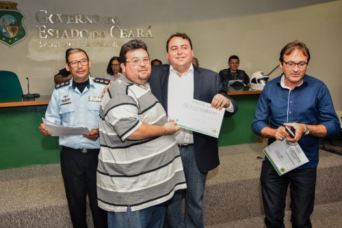 Semana do Trânsito 2017: Detran entrega CNH para surdas, capacetes para motociclistas e contempla agricultores familiares