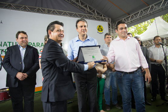 Governo do Ceará prorroga contratos de transporte complementar e anuncia benefício fiscal para a categoria