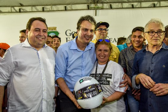 Detran realiza a entrega de 1.020 capacetes aos beneficiados do Programa de CNH Popular