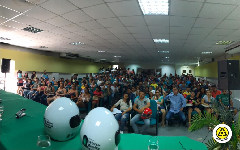 Detran realiza a entrega de 490 capacetes aos beneficiados do Programa de CNH Popular