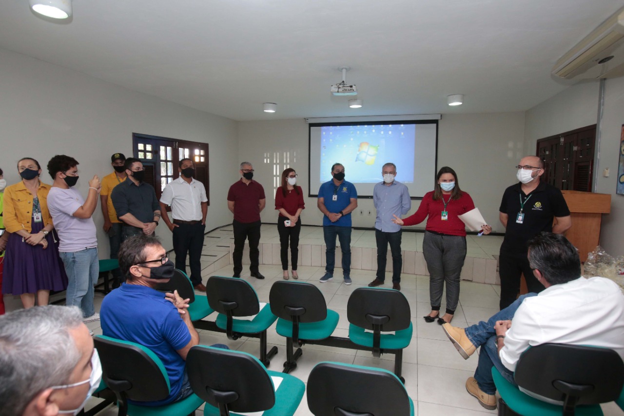 Detran-CE faz homenagem a profissionais do órgão em alusão ao Dia do Motorista