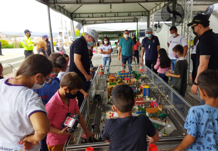Detran-CE oferece atividades educativas a mais de 450 crianças em Novo Oriente