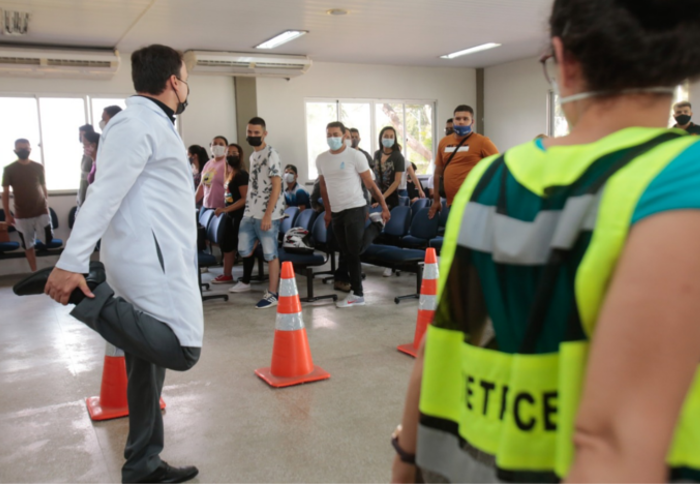 Detran-CE oferece atividade laboral para candidatos antes de exame prático de direção