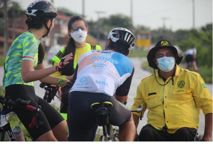 Ação educativa do Detran-CE envolve mais de 500 ciclistas na Sabiaguaba