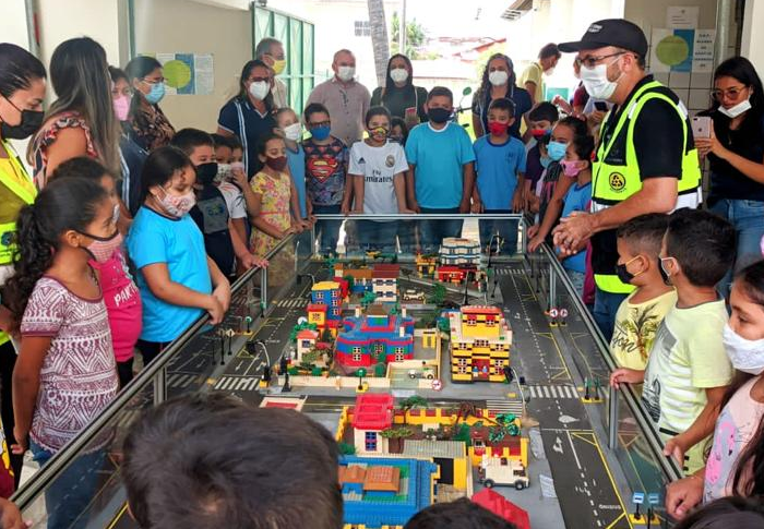 Detran-CE realiza ação educativa para pedestres e condutores no município de Madalena