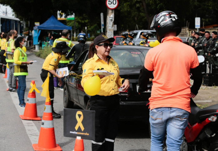 Detran-CE realiza blitz educativa na abertura do Maio Amarelo