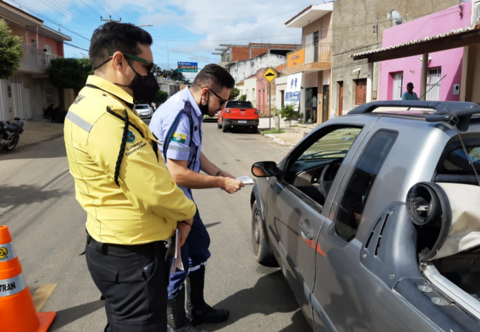 Detran-CE realiza ações educativas para pedestres e condutores no município de Pereiro