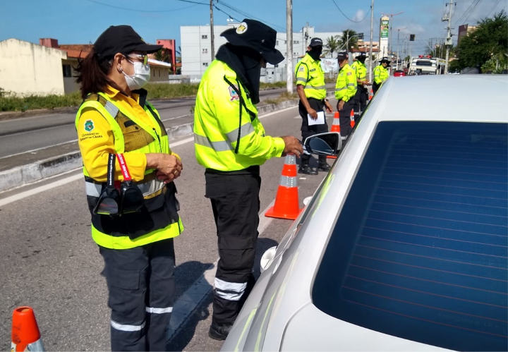 Detran-CE realiza blitz em comemoração aos 14 anos da Lei Seca, em Caucaia