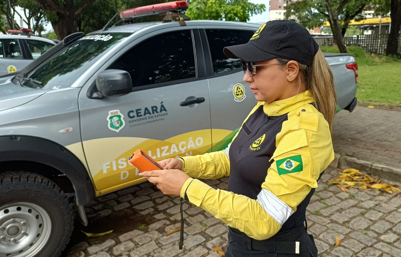 Detran-CE realiza operação especial, com apoio da PRE, durante o Carnaval 2023
