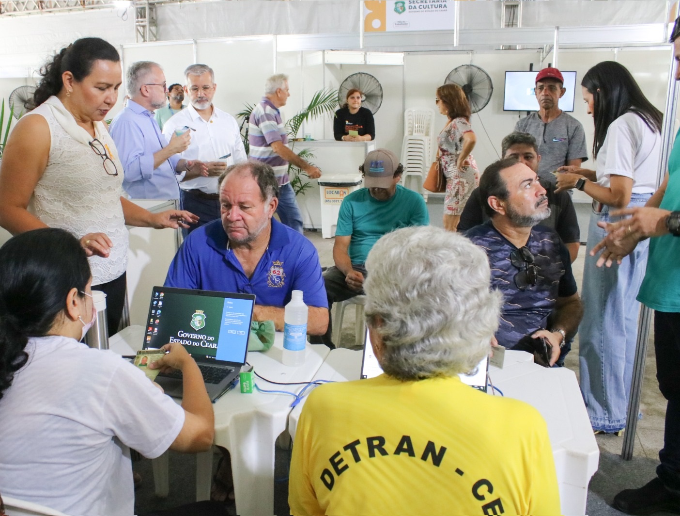 Detran-CE oferece prestação de serviços e atividades educativas em evento na Praça José de Alencar