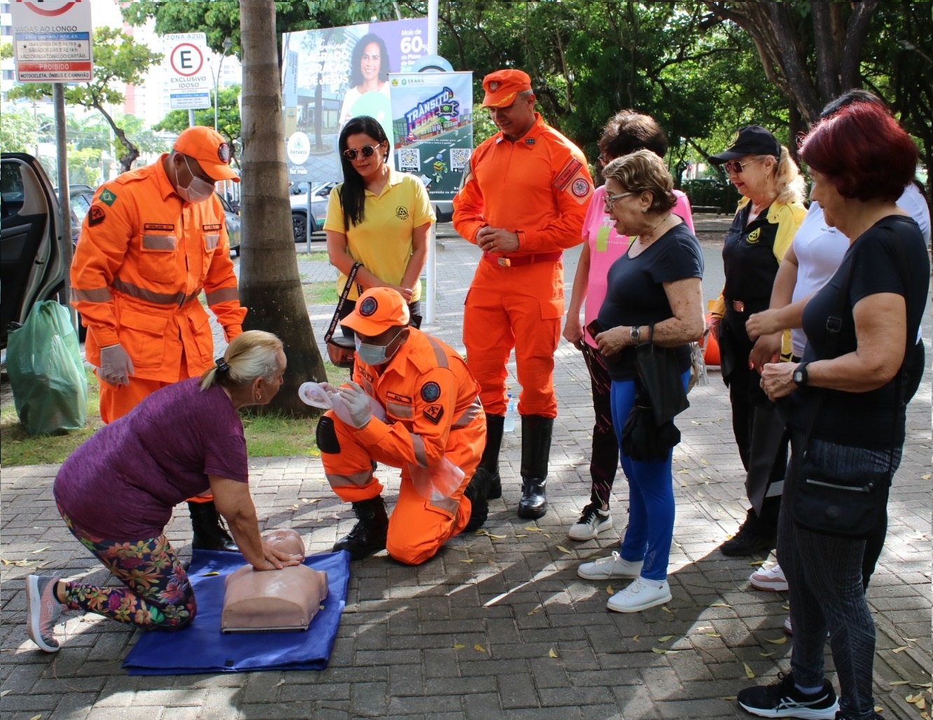 Detran-CE promove ação alusiva ao Maio Amarelo em parceria com BPRE e Corpo de Bombeiros