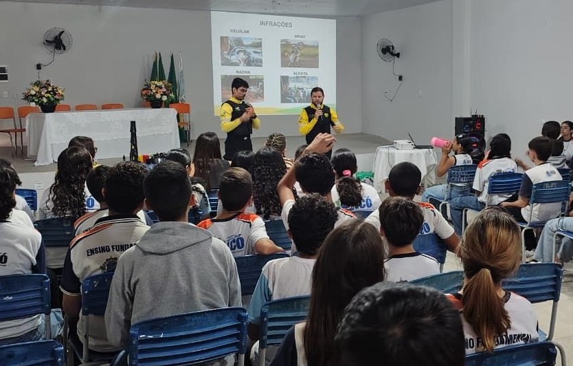 Detran-CE promove ação educativa sobre segurança no trânsito para estudantes de Icó