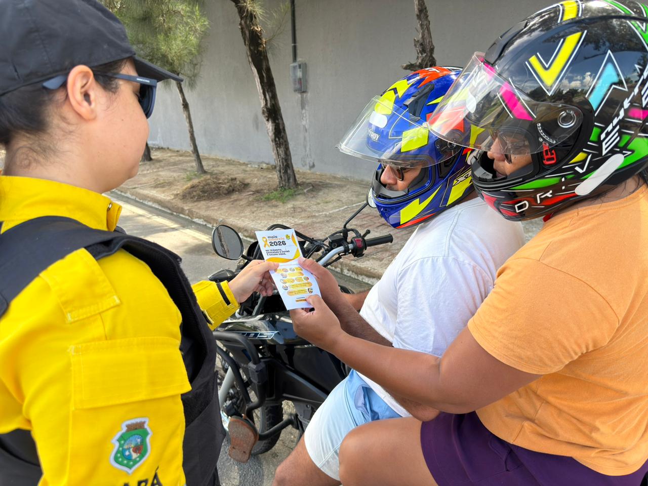Detran-CE realiza blitz educativa do Maio Amarelo na Sabiaguaba
