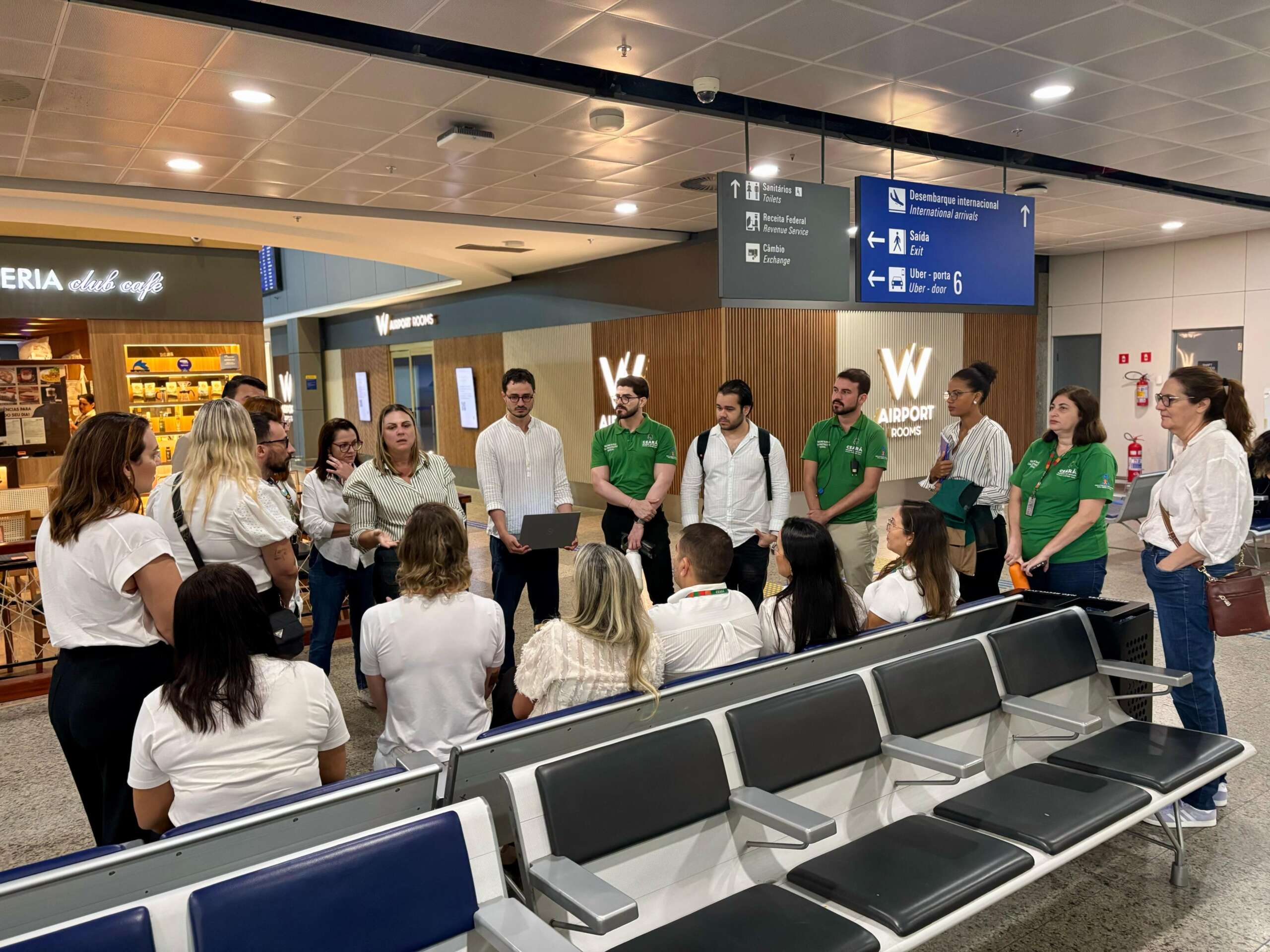 Brasileiros repatriados dos Estados Unidos recebem atendimento acolhedor no Ceará nesta sexta-feira (21)