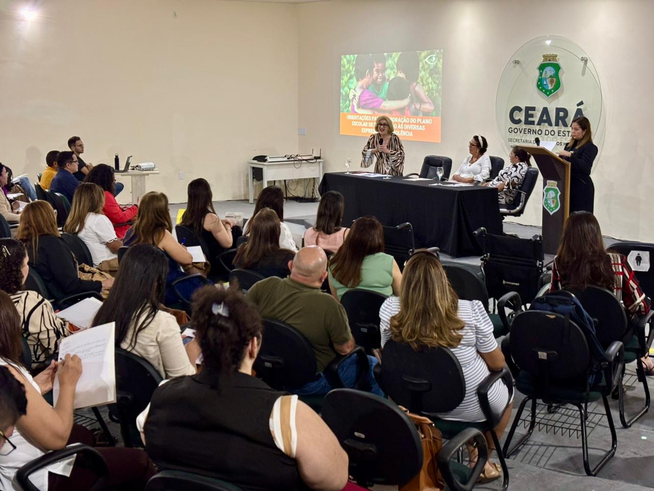 Projeto Conexões Pacíficas: formação presencial para conselheiros municipais de educação aconteceu na Sedih na terça-feira (4)