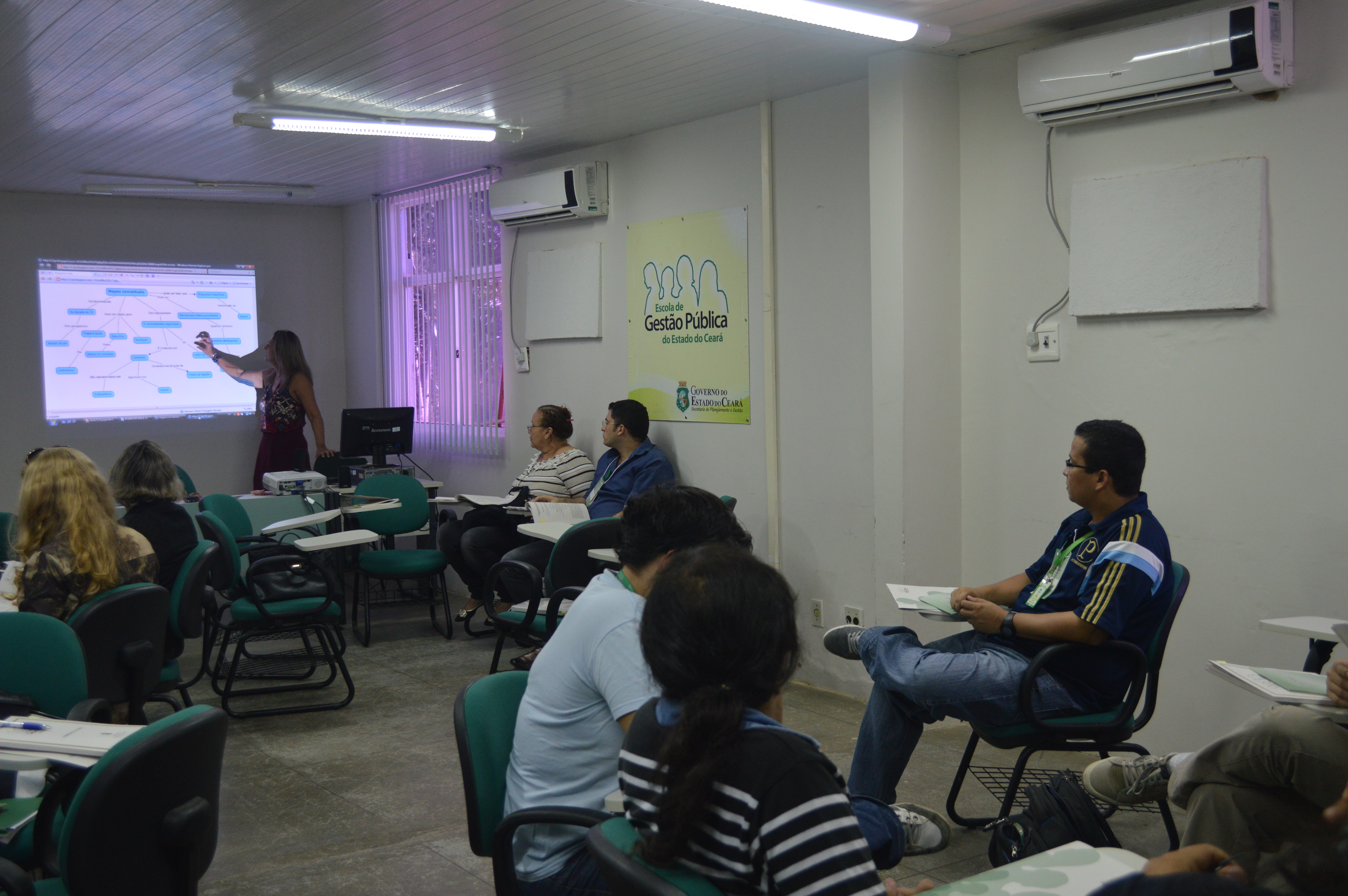 Escola de Gestão Pública ministra curso presencial para a formação de tutores EaD