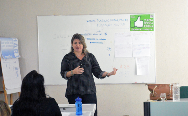 Curso Noções de Ouvidoria e Acesso à Informação capacita servidores da Seduc