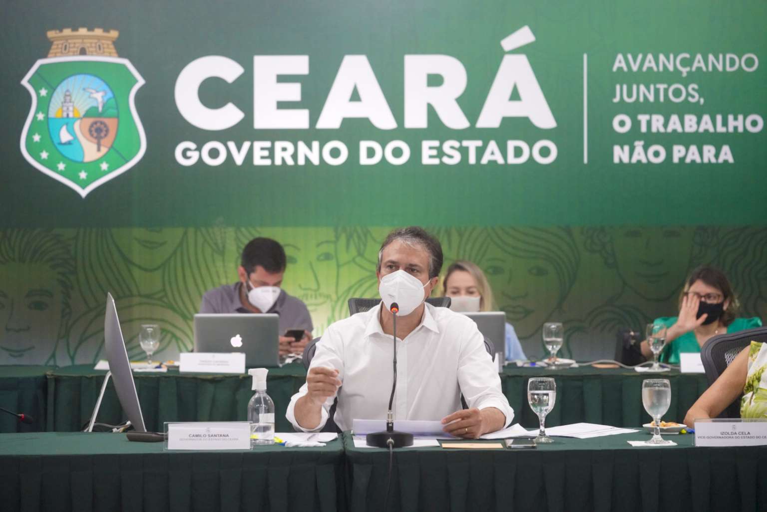 Em reunião com secretariado e equipes da gestão, governador Camilo Santana faz balanço do ano e projeta ações para 2022