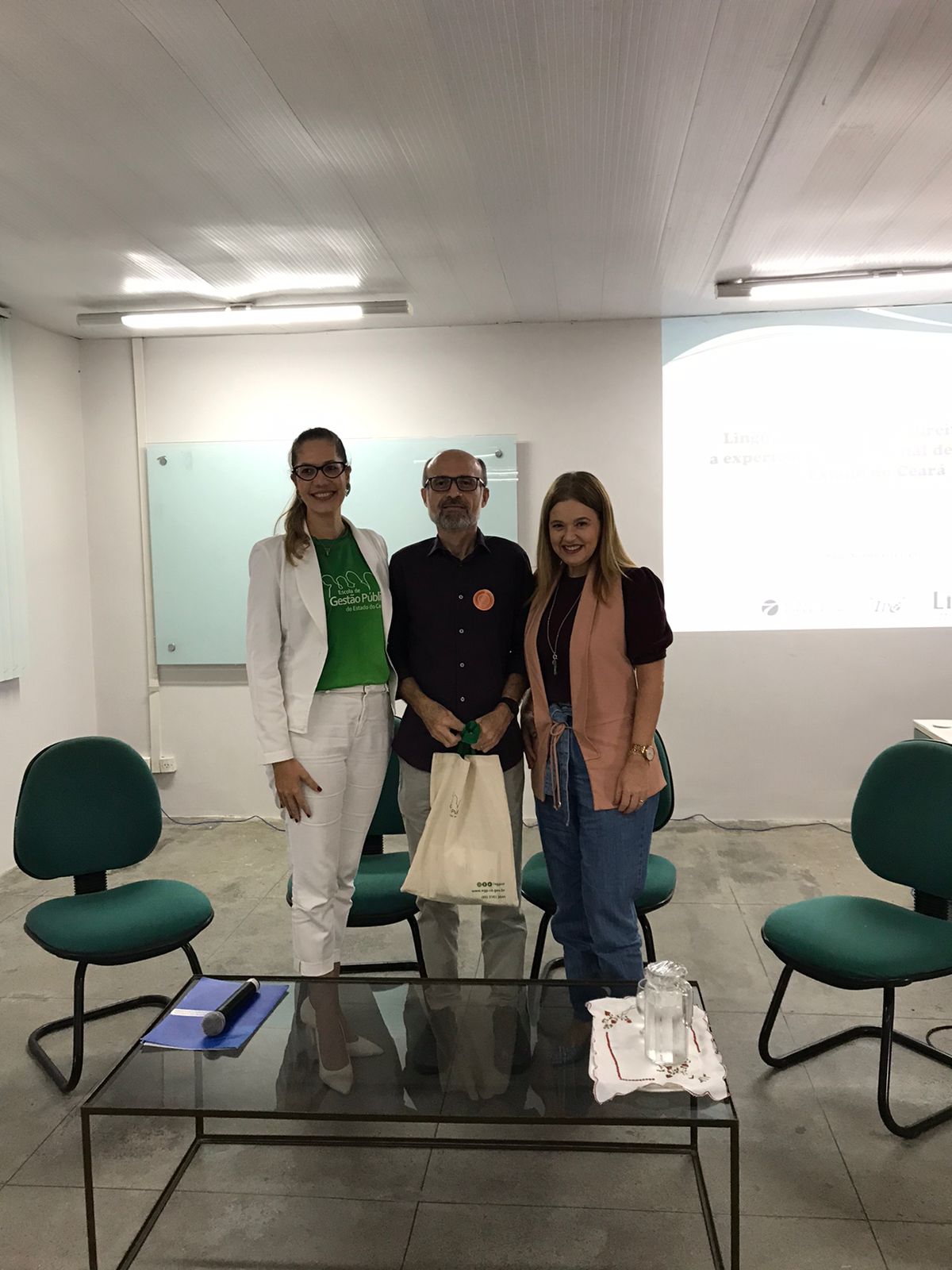EGPCE recebe TCE para proferir palestra sobre Linguagem Simples e Direito Visual