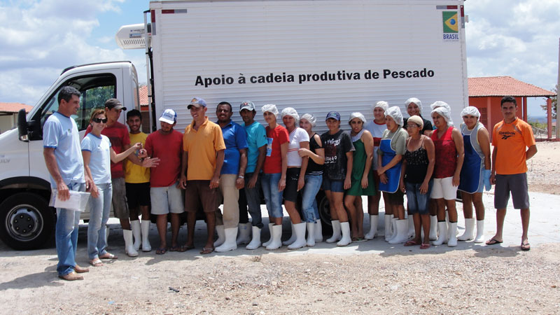 Associação de produtores de peixe do Castanhão ganha caminhão-frigorífico