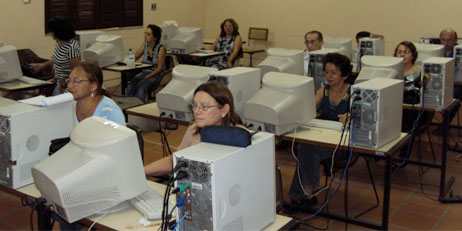 Ematerce capacita empregados no uso do sistema operacional Linux Ubuntu