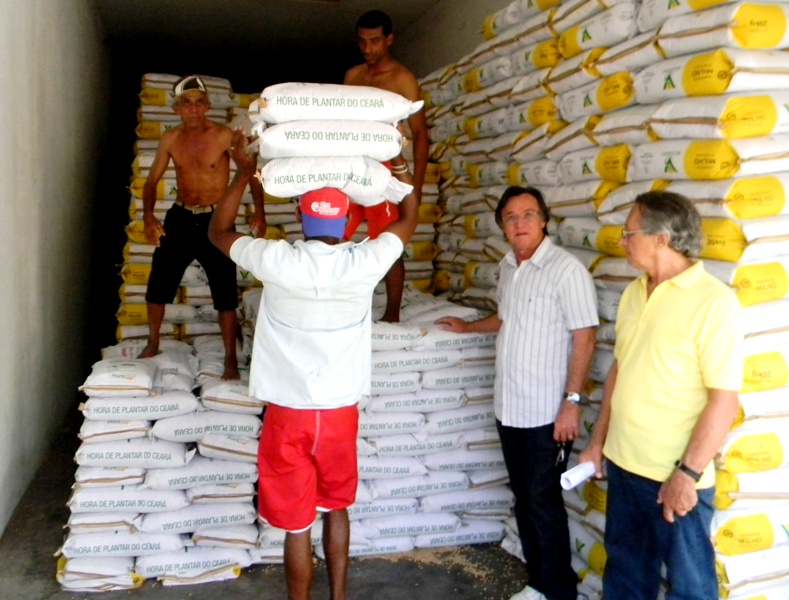 Entrega de sementes em Quixeramobim