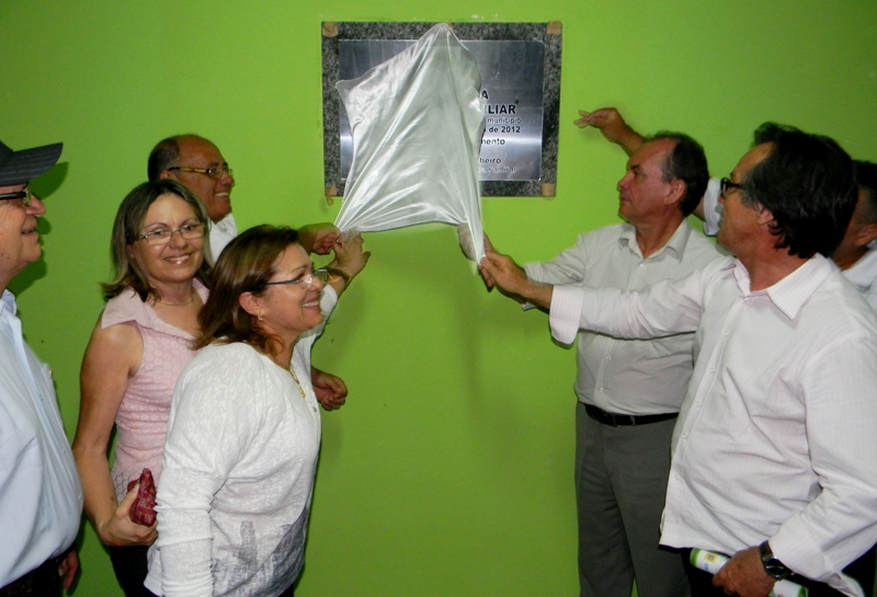 Piquet Carneiro: inaugurado escritório e agricultores recebem tratores