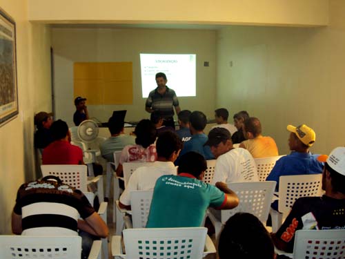 Várzea Alegre: Ematerce capacita apicultores