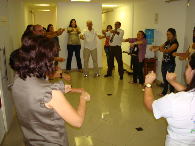Ginástica laboral para empregados do Centro Gerencial