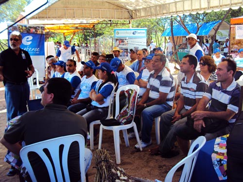 Várzea Alegre: Ematerce presente na feira agroecológica
