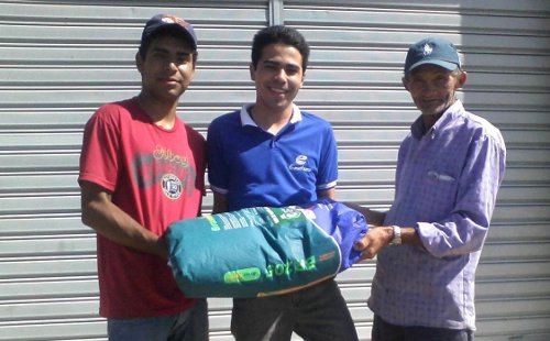 Ematerce regional Cariri-Oeste distribui sementes selecionadas aos agricultores