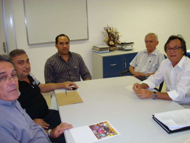 Prefeito de Quixeré e secretário da Agricultura visitam Ematerce