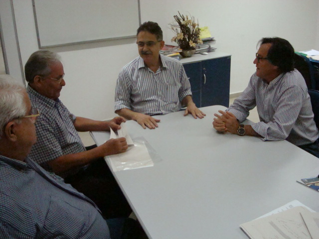 Cedro: prefeito Nílson Diniz visita dirigentes da Ematerce