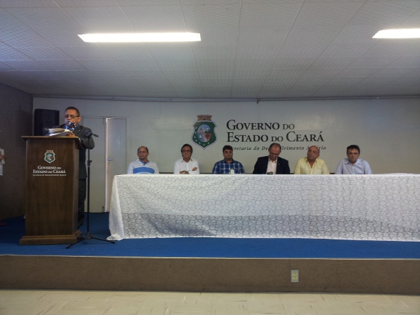 Presidente da Ematerce participa de entrega de veículos