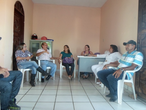 Brejo Santo: assessoras sociais visitam família com criação de peixes