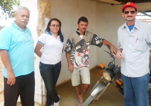 Professor da UFC visita campos de mamona assistidos pela Ematerce