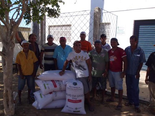 Campos Sales: Ematerce entrega milho a agricultores