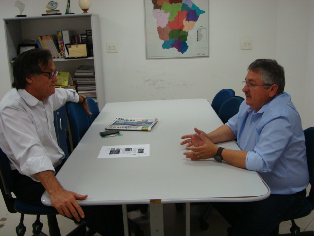 Prefeito de Farias Brito visita presidente da Ematerce