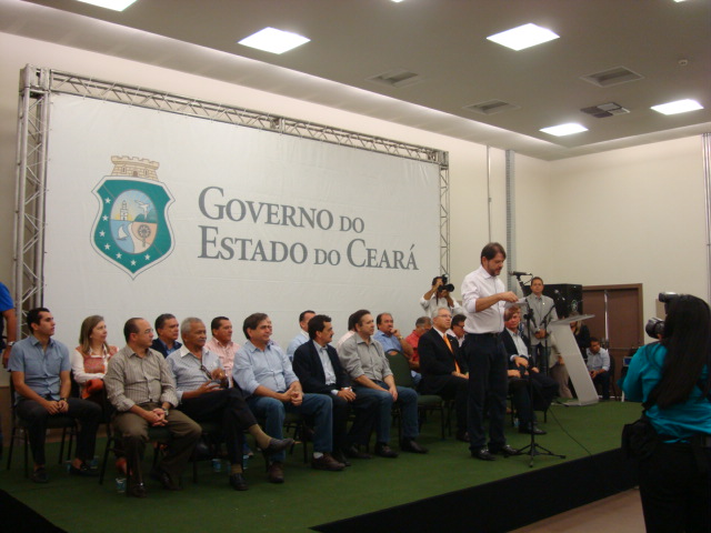 Governador destaca Ematerce na entrega de 113 veículos novos