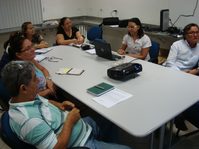 Técnica da Rede Coelce de Lideranças Cominitárias faz palestra na Ematerce de Fortaleza