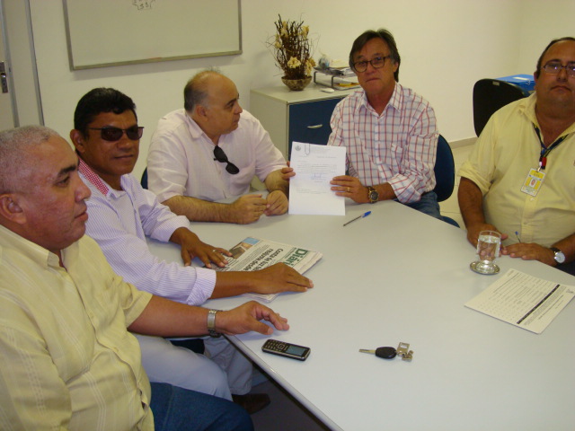 Quixeramobim: vereador Marcos Simão e comitiva visitam presidente da Ematerce