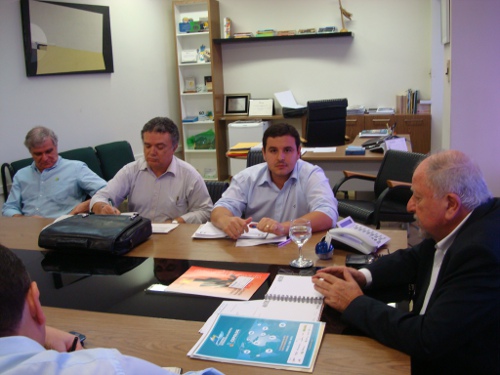 Presidente em exercício da Ematerce participa de reunião na Adece
