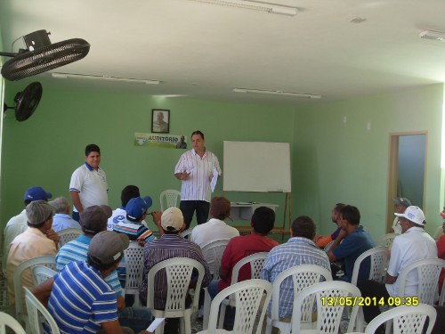 Ematerce reune produtores de mamona do Cariri Oeste
