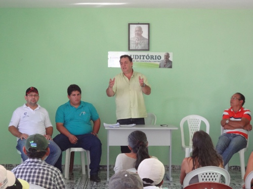 Campos Sales: Reunião de assinatura dos contratos de comercialização da mamona