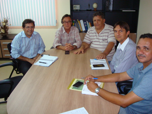 Cedro: secretário da agricultura e assessores visitam presidente da Ematerce