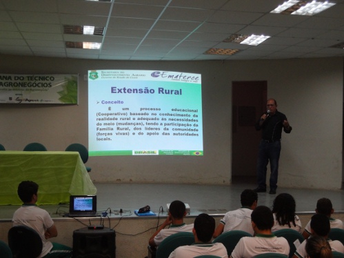 Tecnicos da Ematerce são palestrantes na I Semana do Técnico em Agronegocio