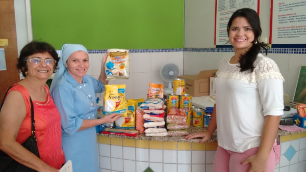 Ematerce entrega doações de servidores do centro gerencial à COEP