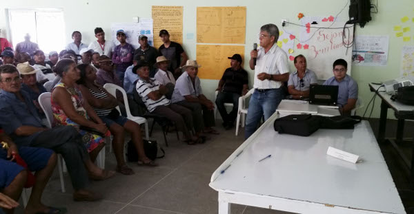 Palhano: Ematerce faz reunião sobre adubação em cajueiros