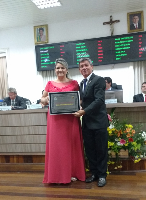Câmara Municipal de Sobral outorga Título de Cidadã à servidora da Ematerce