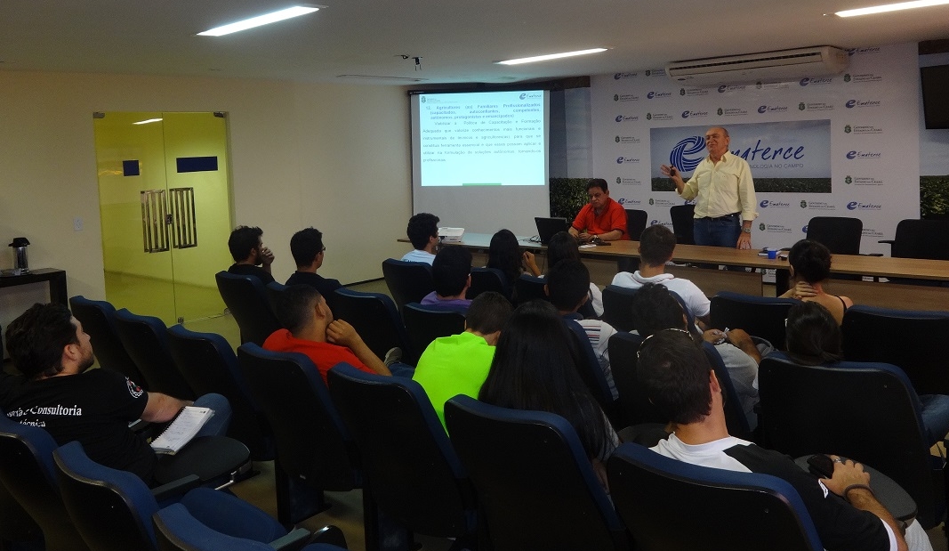 Ematerce ministra palestra para alunos de Zootecnia e Engenharia de Pesca